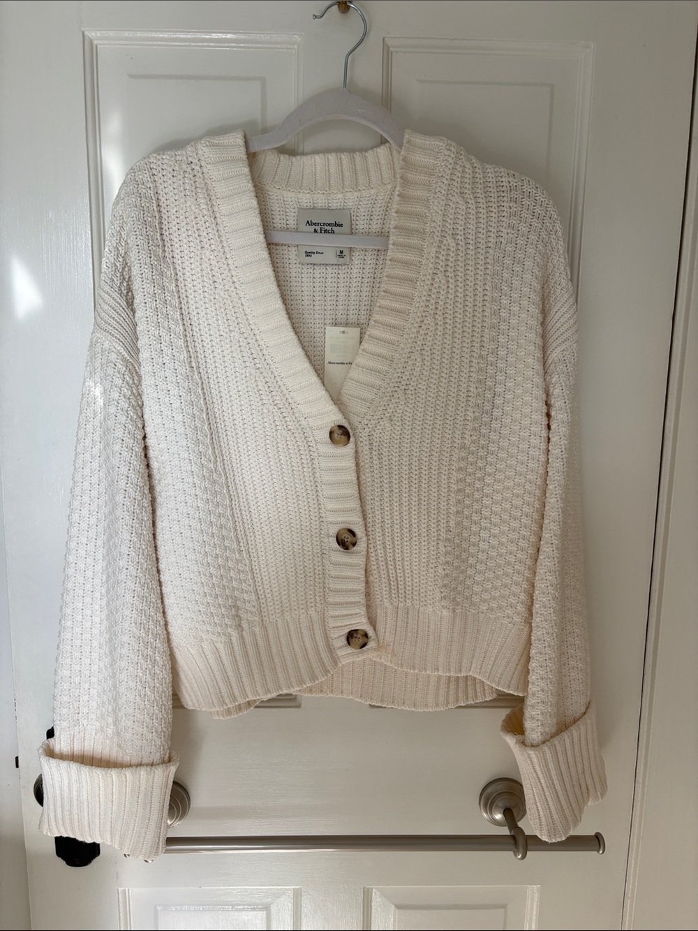 NWT Abercrombie & Fitch Cream V‑Neck Button Cardigan